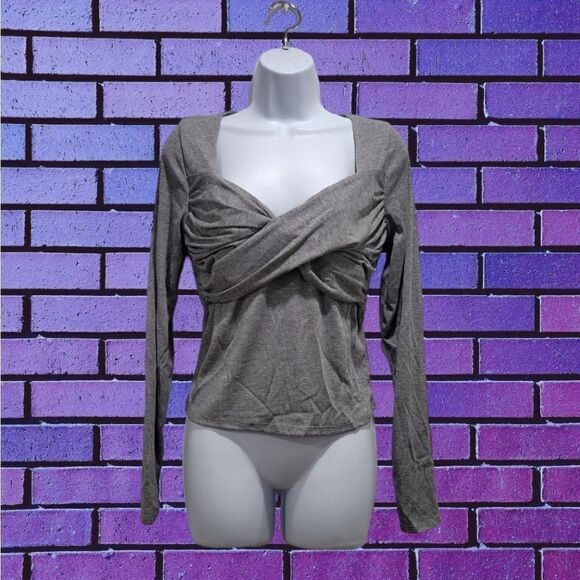 Fashion Nova Twist Front Top - Picture 2 of 7